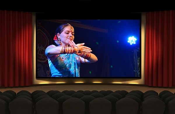 Transformez votre espace avec une décoration cinéma chic